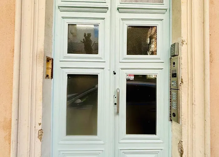 Chez Virginie Triangle D\'Or